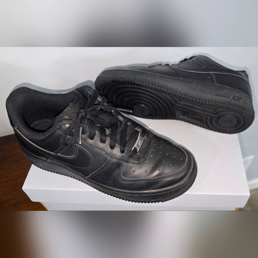 Black Nike Air Force 1